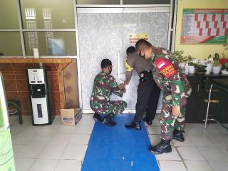 TNI/Polri Terus Jaga Tempat Penyimpanan Vaksin COVID-19, di Dinas Kesehatan