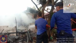 Sijago Merah Hanguskan 1 Rumah Pribadi dan 4 Petak Rumah Kontrakan di Sawah Baeu Kampa