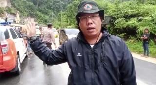 Jalan Lintas Riau -Sumbar Sempat Terputus, BPBD Kampar Cepat Melakukan Pembersihan