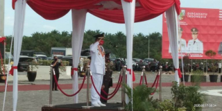 Walikota Pekanbaru Firdaus Pimpin Upacara HUT RI Ke 75